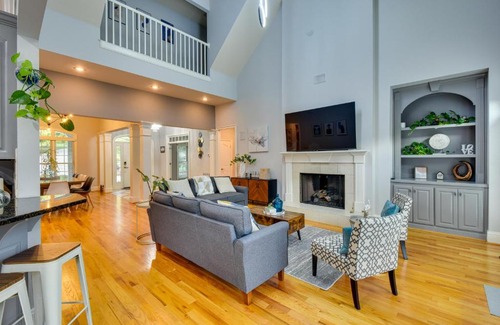 Hartwell Casa | Grand Lakefront Home in Hartwell with Game Room!