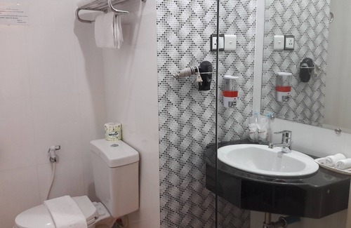 Botahtaung Hotel | Grand Laurel Hotel