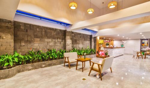 Binh Thanh Hotel | Grand Lee Hotel
