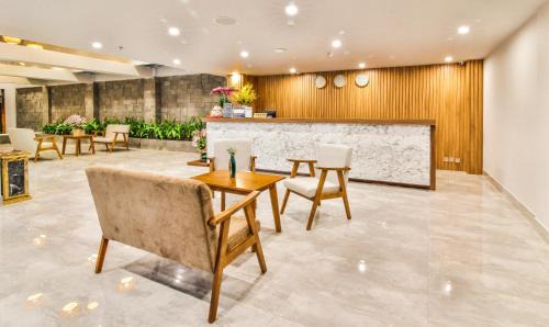 Binh Thanh Hotel | Grand Lee Hotel
