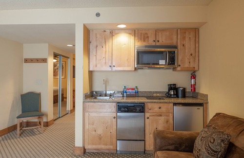 Crested Butte Condominio | Grand Lodge Condo In The Heart Of Mt Crested Butte 1 Bedroom Condo - No Cleaning Fee! by RedAwning
