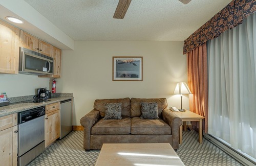 Crested Butte Condominio | Grand Lodge Condo In The Heart Of Mt Crested Butte 1 Bedroom Condo - No Cleaning Fee! by RedAwning