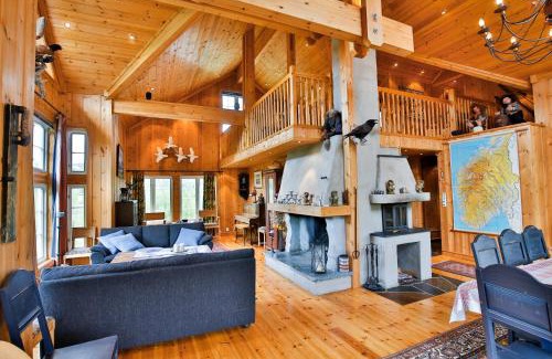 Beitostolen Chalet De Esquí | Grand Log Cabin with Fireplace and 12-14 Beds