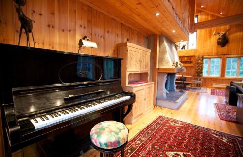 Beitostolen Chalet De Esquí | Grand Log Cabin with Fireplace and 12-14 Beds