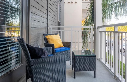 Deerwood Apartamento | GRAND LUX 2BD/2BA QUEEN STE by TOWN CENTER & BEACH