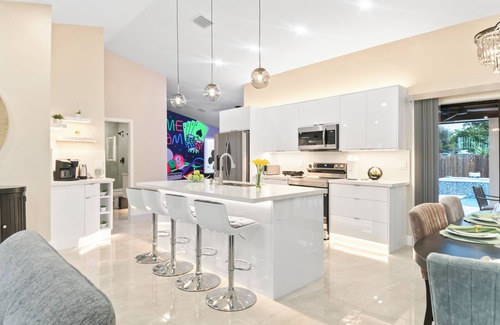 Lantana Casa | Grand Luxe Villa – Near Beach, Heated Pool, Game Room, Theater Nights