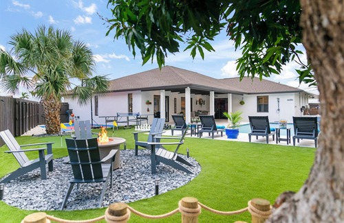 Lantana Casa | Grand Luxe Villa – Near Beach, Heated Pool, Game Room, Theater Nights