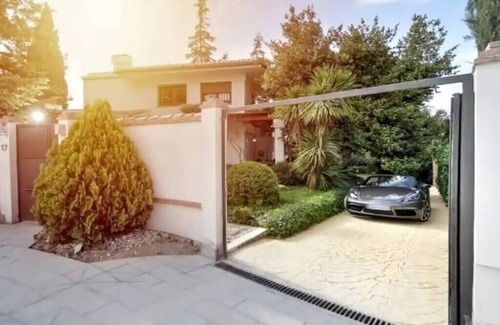 Albolote Casa | Grand Luxury Villa w/ Pool and Jacuzzi near Granada