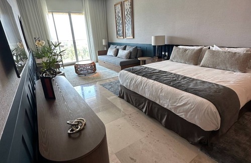 Centro Hotel | Grand Luxxe is a sophisticated getaway to the most discerning palates