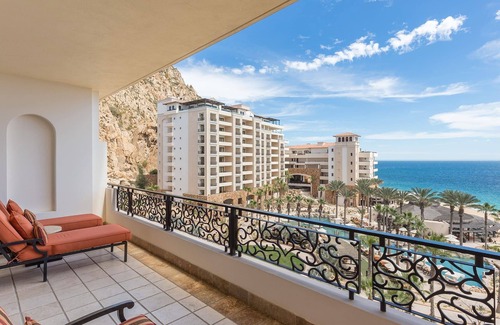 Marina Condominio | Grand Master Suite! Elegant 1248 square foot suite.