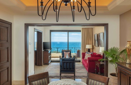 Marina Condominio | Grand Master Suite! Elegant 1248 square foot suite.