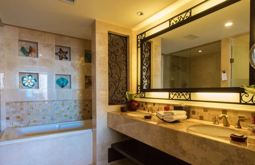 Marina Complejo | Grand Master Suite at Luxury 5-Star Resort in Cabo San Lucas Mexico