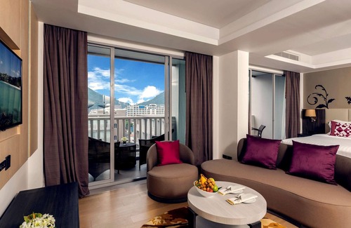 Patong Hotel | Grand Mercure Phuket Patong