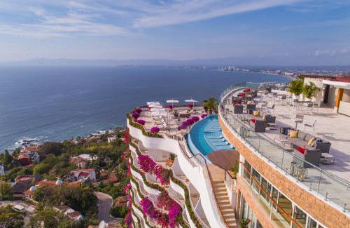 Conchas Chinas Complejo | Grand Miramar All Luxury Suites & Residences