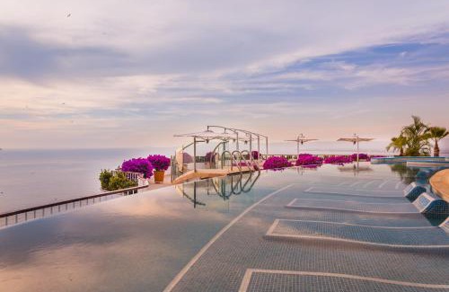 Conchas Chinas Complejo | Grand Miramar All Luxury Suites & Residences