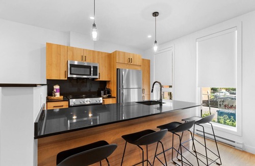 Plateau Mont Royal Apartamento | Grand New 2bdr in Habitat Plateau by Denstays