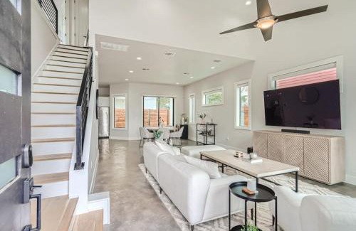 East Cesar Chavez Casa | Grand Oasis At E Austin With Pool