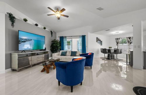Trailer Estates Casa | Grand opening Vacation rental single family home
