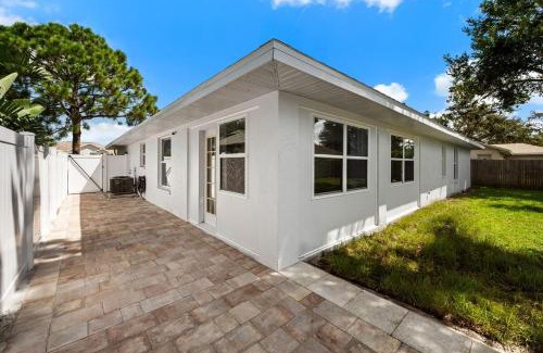 Trailer Estates Casa | Grand opening Vacation rental single family home
