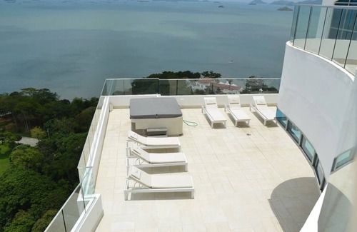 Playa Bonita Village Condominio | Grand Panoramic View