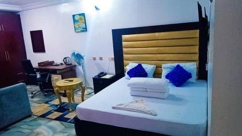 Oshodi-Isolo Hotel | GRAND PARK HOTEL AND SUITEs