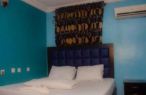 Oshodi-Isolo Hotel | GRAND PARK HOTEL AND SUITEs