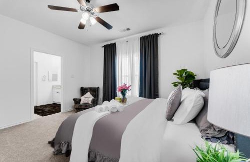 Grand Prairie Casa | Grand Prairie Gem Near DFW airport AT&T Stadium
