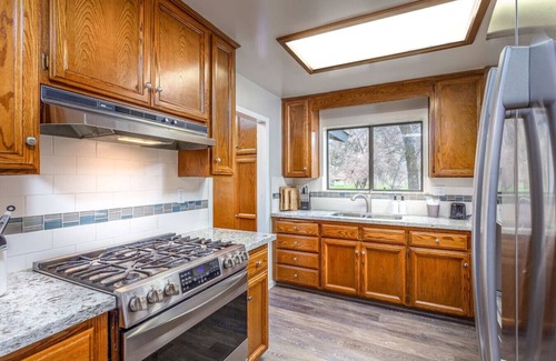 Kaweah Casa | Grand Riverside Retreat