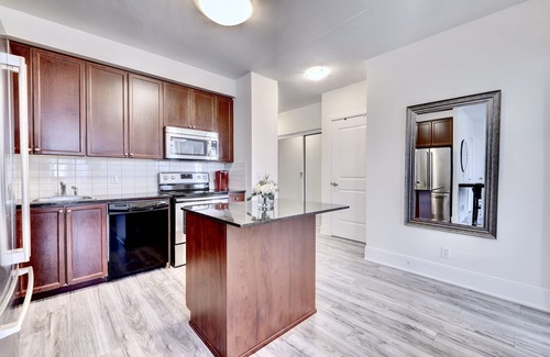 Downtown Mississauga Apartamento | Grand Royal Condos -Mississauga SQ One