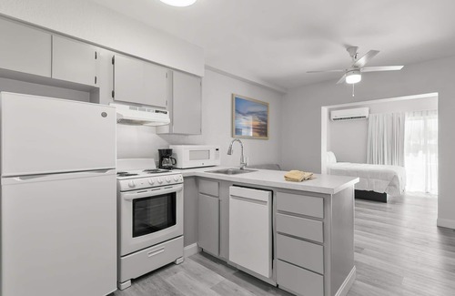 North Redington Beach Hotel | Grand Shores West