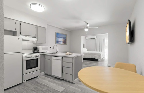 North Redington Beach Hotel | Grand Shores West