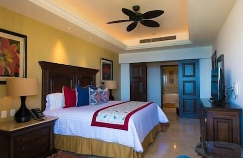 Marina Complejo | Grand Solmar Lands End Beachfront Resort & Spa