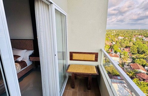 Negombo Apartamento | Grand Sri Lounge studio apartment at Ocean Breeze Hotel residence Negombo.