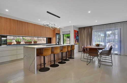 Calare Casa | Grand Stirling - Elite Escape, Unparalleled Luxury