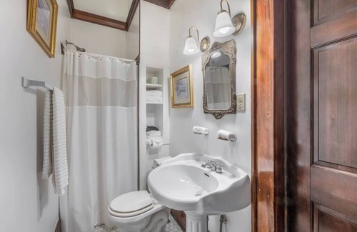 French Quarter Hotel | Grand Suite in Historic Victorian Guest House