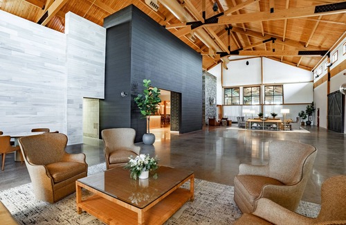 Rothschild Casa | Grand Suite With Access to Pool, Hot Tub, and Gym