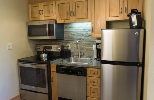 Park City Condominio | Grand Summit the Best Location in Canyons Village by RedAwning - Save 20% on 7+ Nights!