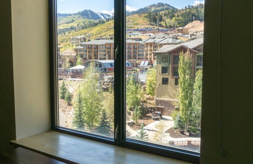 Park City Apartamento | Grand Summit views and location, next to slopes by RedAwning - Save 20% on 7+ Nights!