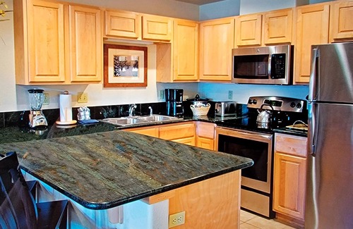 Four O'Clock Cabina | GRAND TIMBER LODGE 2 BR, 2 BA Sleeps 8. March 22-29, 2025