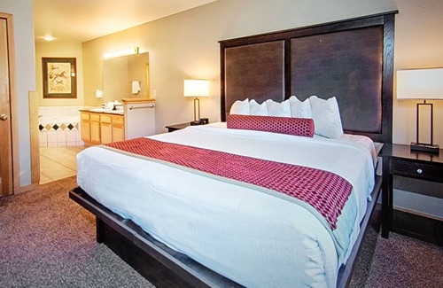 Four O'Clock Cabina | GRAND TIMBER LODGE 2 BR, 2 BA Sleeps 8. March 22-29, 2025