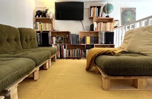 Quartier de la Chapelle Apartamento | Grand triplex calme avec cour privée