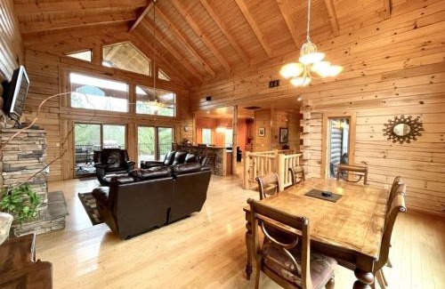 Tellico Plains Casa | Grand View Home with 360 Degree Mountain View
