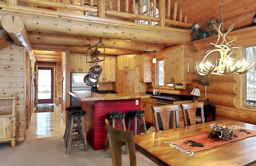Hayward Cabina | Grand View Lodge -New Listing With Room For The Family