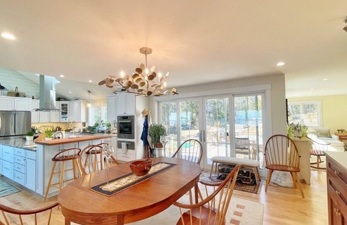 Port Clyde Casa | Grand View: Oceanfront Elegance in Port Clyde
