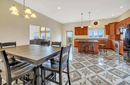 Dedham Casa | Grand viewLuxury: 4BD Game Room & Sauna!