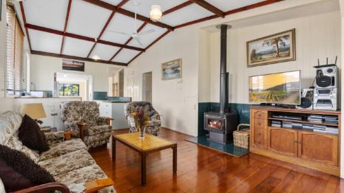 Bellara Casa | Grandads Beach House