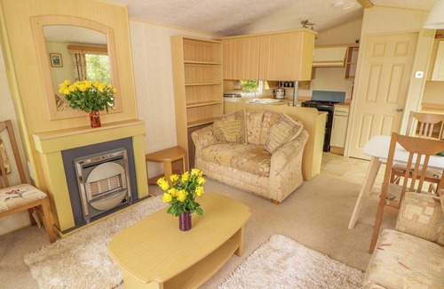 Pontypool Cabaña | GRANDADS SHACK, pet friendly, with a garden in Pontynewynydd