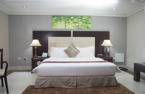 Ikeja Hotel | GrandBee Suites