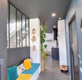 Bourg Pelousiere Casa | Grande chambre climatisée - Max 2 personnes - avec sanitaire complet privatif moderne proche Zénith-Atlantis