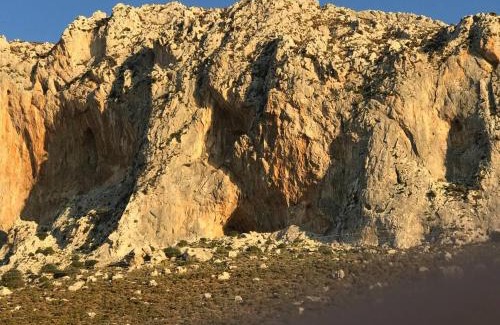 Massouri Casa | grande grotta studios armeos masouri